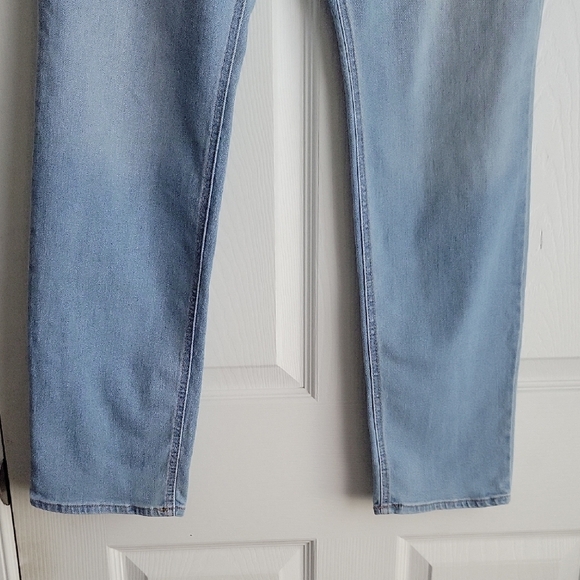 Old Navy Women's High Rise Wow Straight Jeans - Picture 2 of 12